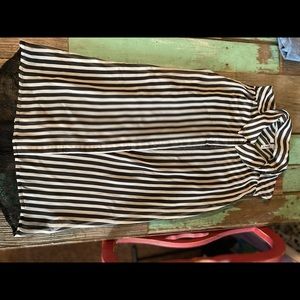 Size medium sleeveless collar shirt